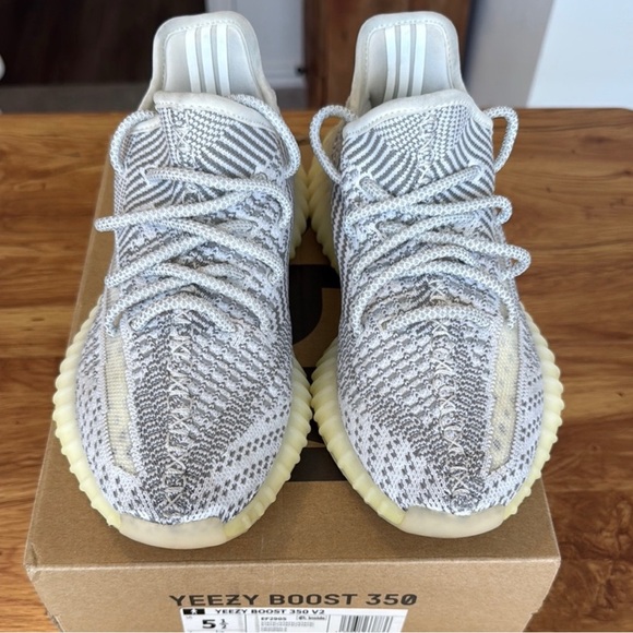 Yeezy Boost 350 V2 in Gray and Cream - Picture 1 of 3